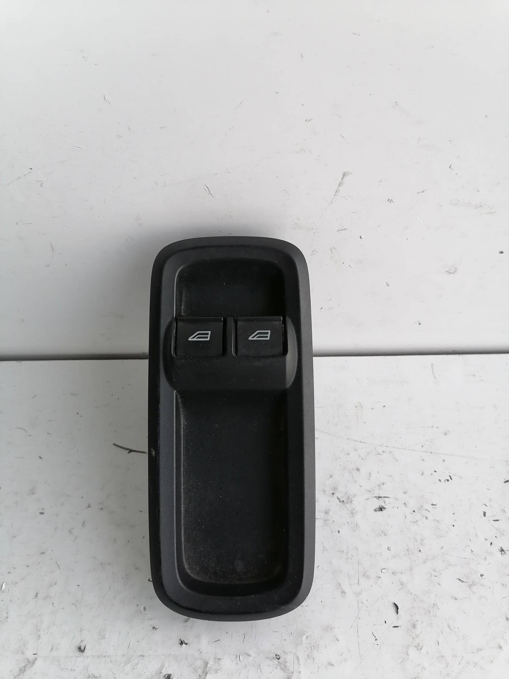 Interruttore alzacristalli porta ant.